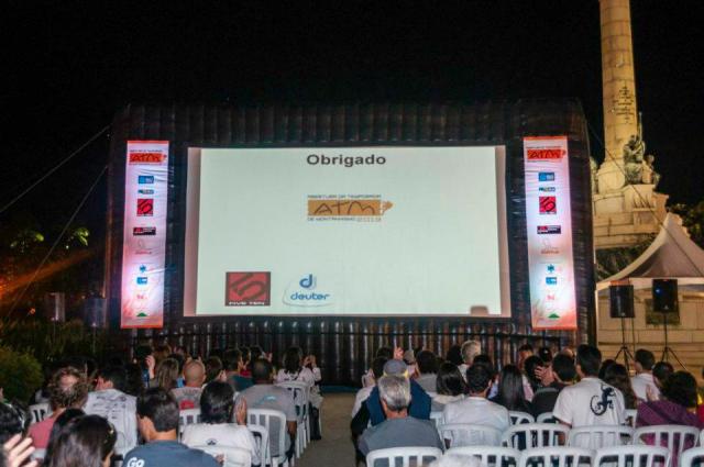 935781_570992256267773_107549660_n